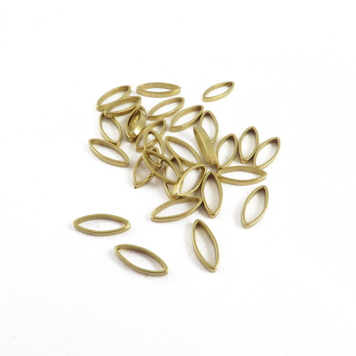 50x Anneau fermé navette (3mm x 8mm)