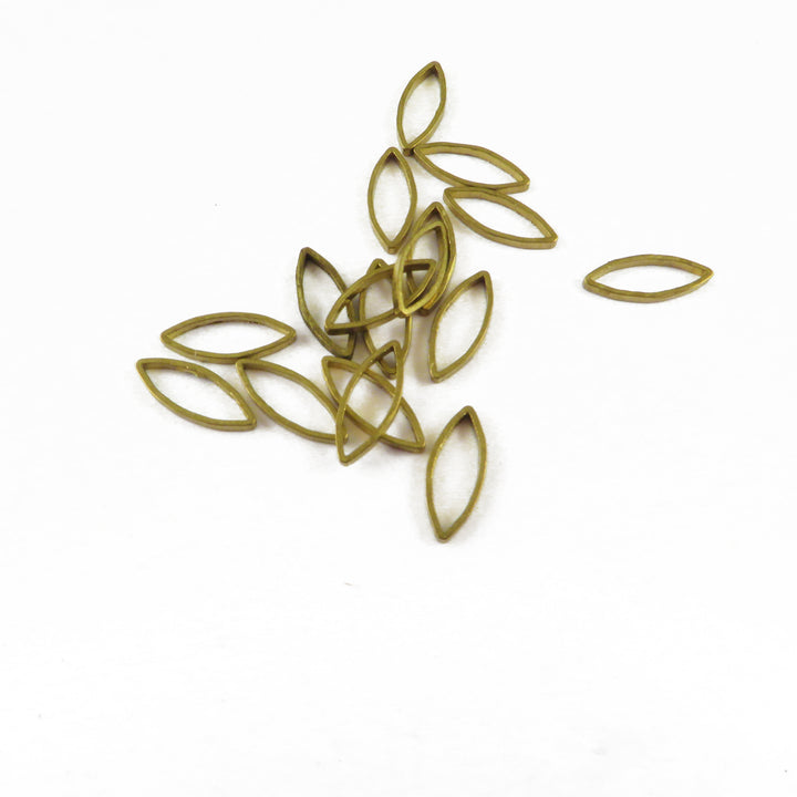 25x Anneau fermé navette (4mm x 10mm)