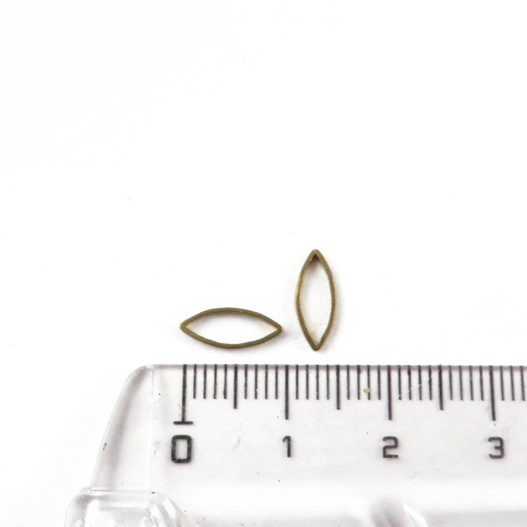 25x Anneau fermé navette (4mm x 10mm)