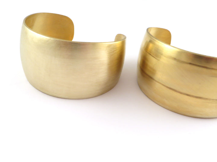 1x Bracelet manchette bombé réglable (36mm x 163mm) BM-010