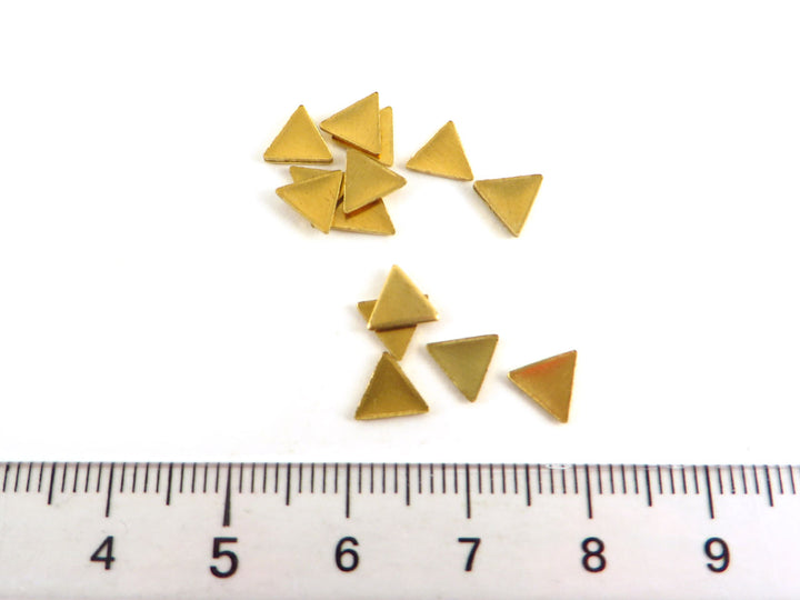 12x Breloque triangle sans trou (6mm x 6mm) PP-072