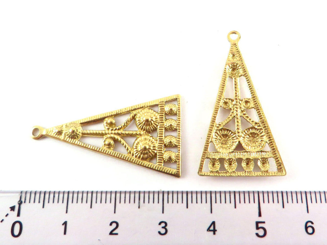 4x Breloque triangle filigrane Vintage (33mm x 18mm) V-094