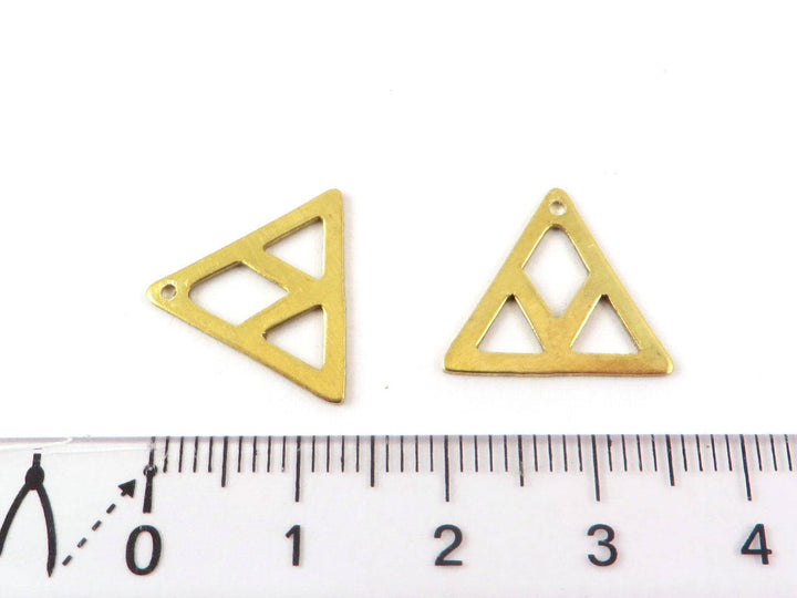 4x Breloque triangle ajouré (16mm x 14mm) PP-226