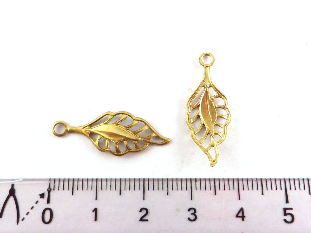 4x Breloque feuille d'arbre ajourée (26mm x 10mm) CH-056