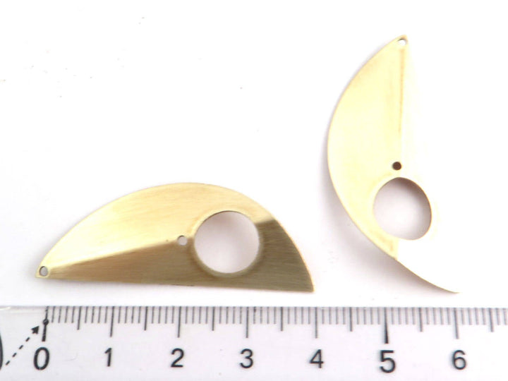 2x Breloque demi-lune ajourée et pliée (42mm x 15mm) PV-198