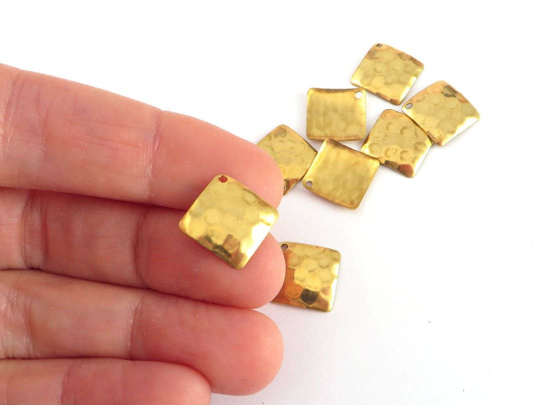 6x Breloque carré bombé martelé (13mm x 13mm) PV-219