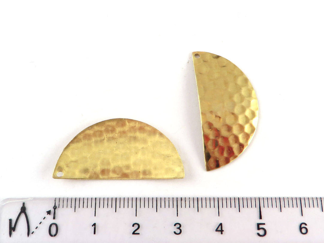 2x Breloque demi-lune bombé martelé (15mm x 32mm) PV-232