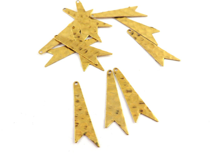 10x Breloque flèche fanion martelé (7mm x 27mm) PP-303