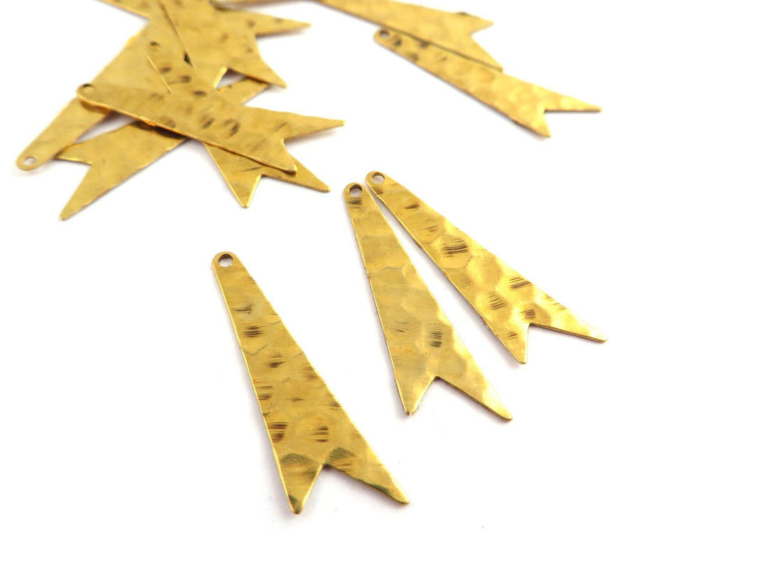 10x Breloque flèche fanion martelé (7mm x 27mm) PP-303