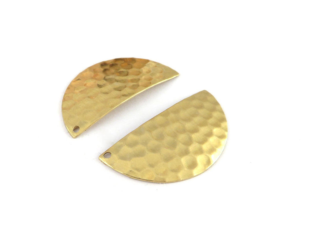 2x Breloque demi-lune bombé martelé (15mm x 32mm) PV-232