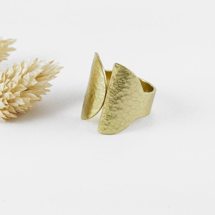 HANGETSU - Bague demi-lune laiton martelé