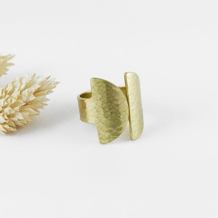 HANGETSU - Bague demi-lune laiton martelé