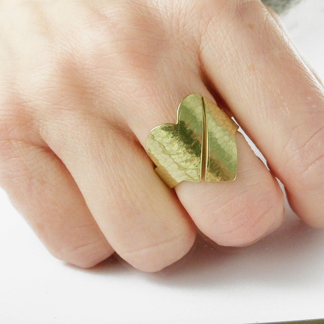 SHINZO - Bague cœur laiton martelé