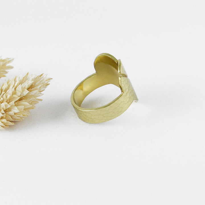 SHINZO - Bague cœur laiton martelé