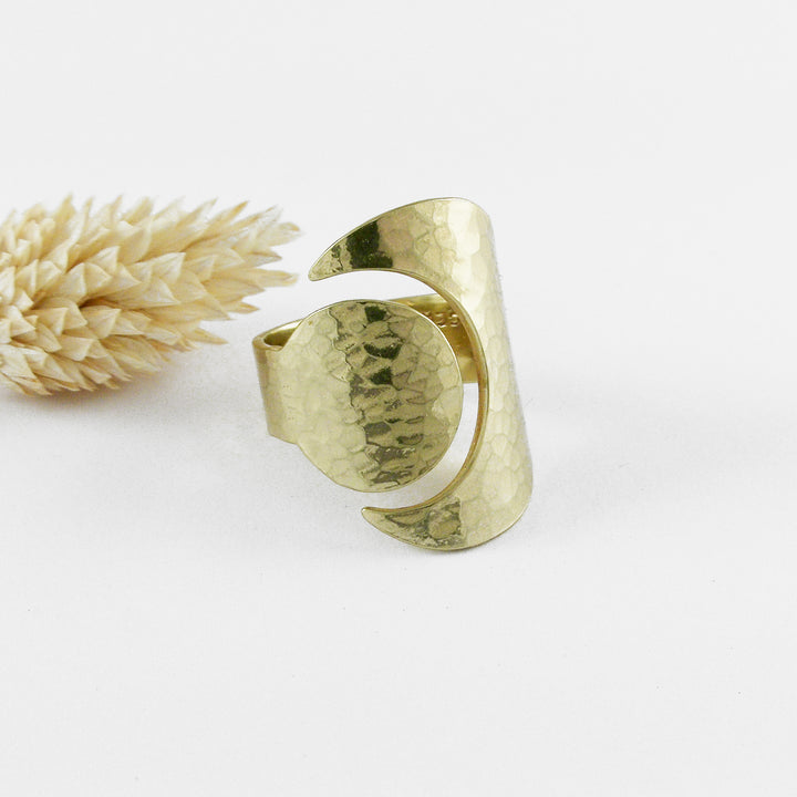 TSUKI - Bague lune laiton martelé