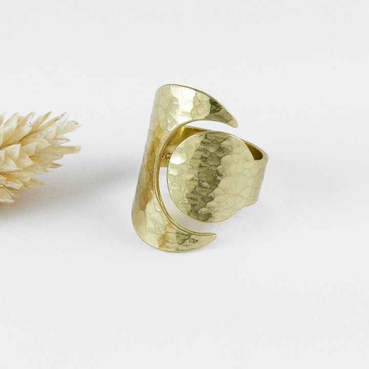 TSUKI - Bague lune laiton martelé