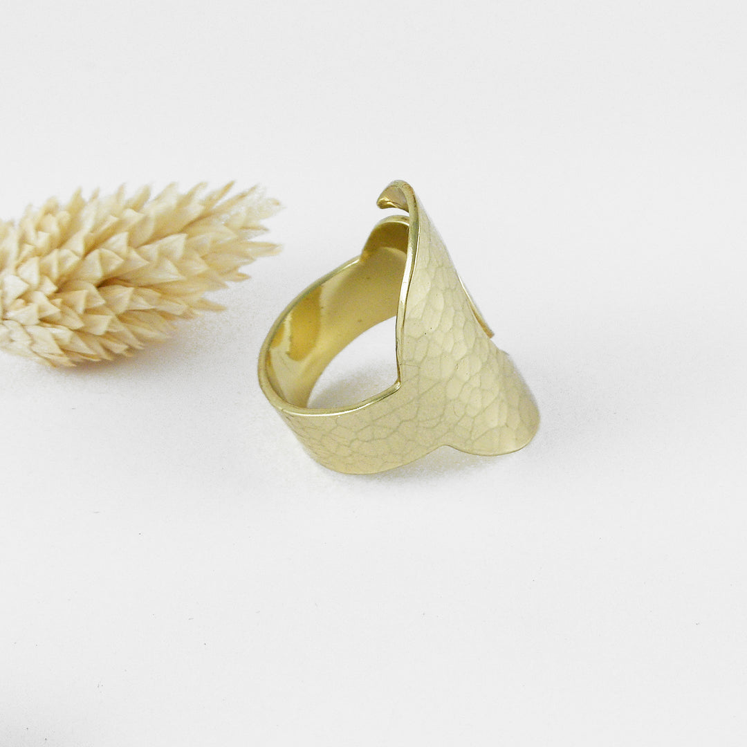 TSUKI - Bague lune laiton martelé