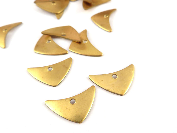 6x Breloque triangle pointe de flèche bombé (9mm x 14mm) PV-224