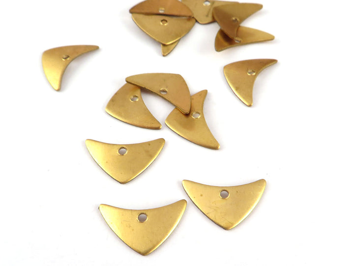 6x Breloque triangle pointe de flèche bombé (9mm x 14mm) PV-224