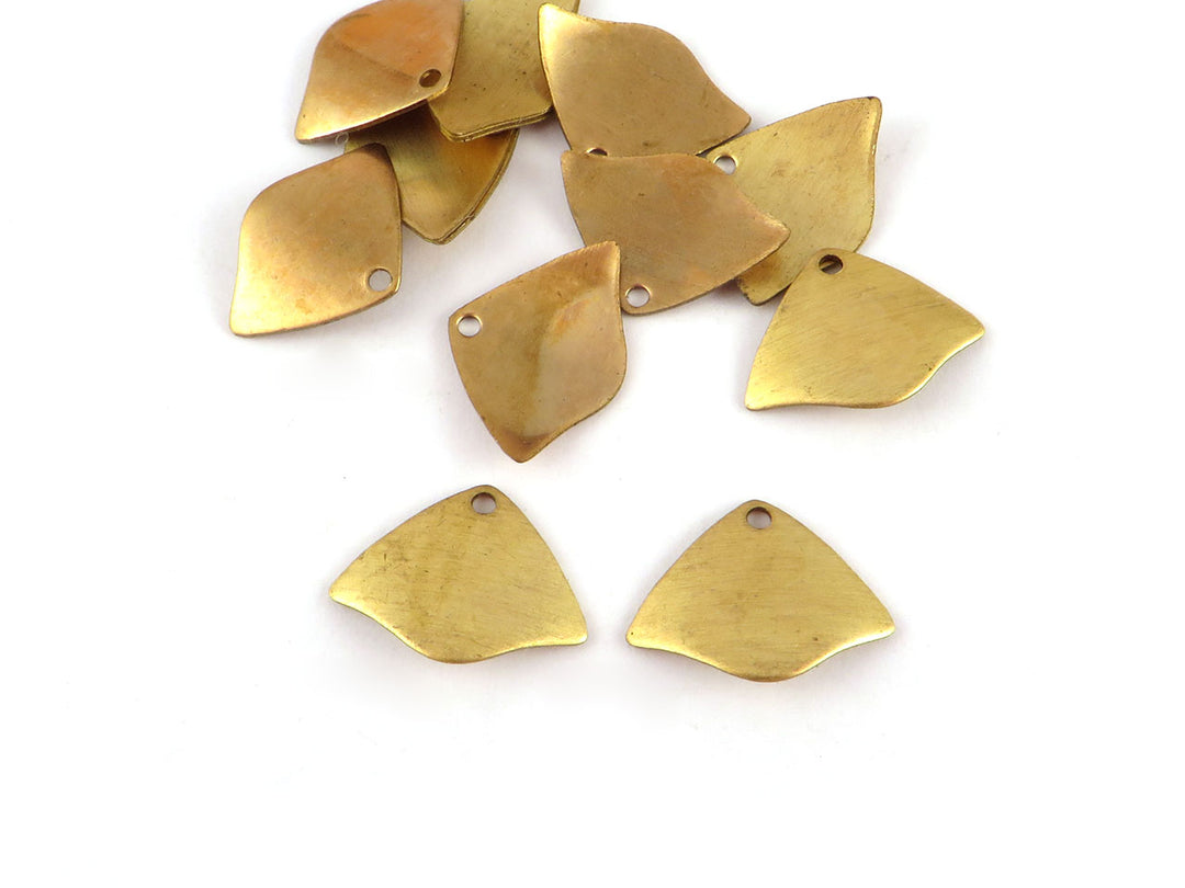6x Breloque triangle bouclier bombé (12mm x 16mm) PV-228