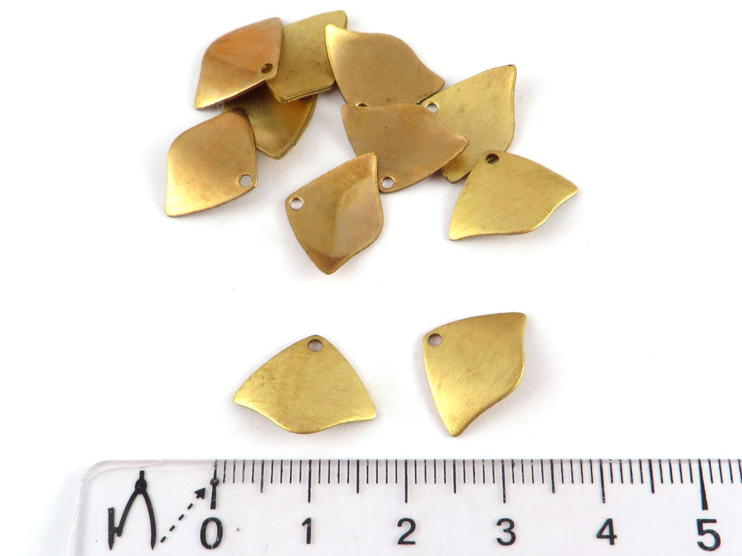 6x Breloque triangle bouclier bombé (12mm x 16mm) PV-228