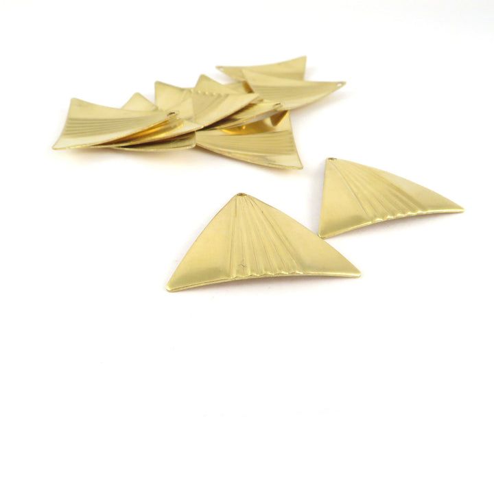 4x Breloque triangle ligné (20mm x 24mm) PV-320