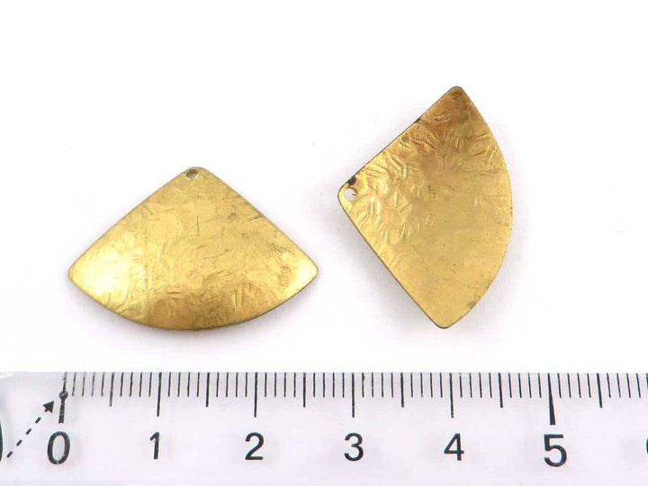 4x Breloque éventail bombé martelé (19mm x 27mm) PV-212