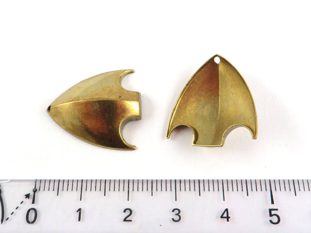 4x Breloque pointe flèche fleur de lys (20mm x 22mm) CH-076