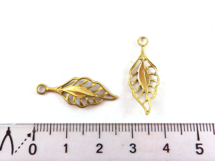 4x Breloque feuille d'arbre ajourée (26mm x 10mm) CH-056
