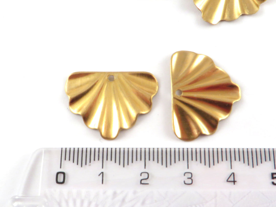 2x Breloque demi-lune éventail drapé vintage (17mm x 23mm) PV-289